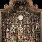 Unknown Mechelen, Besloten Hofje with Saint Elizabeth of Hungary, Sa, 1513–24 (?) (center cabinet), Musea & Erfgoed Mechelen, Collectie Gasthuiszusters, Onze-Lieve-Vrouw Waver, Brussels; on long-term loan from the Augustinian Sisters of Mechelen